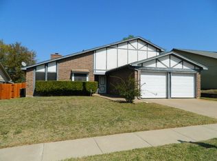 7025 Woodway Dr, Fort Worth, TX 76133