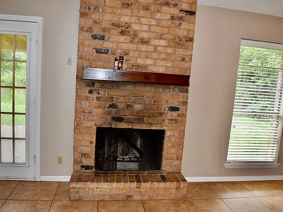 5th image of 4908 Emerald Dr