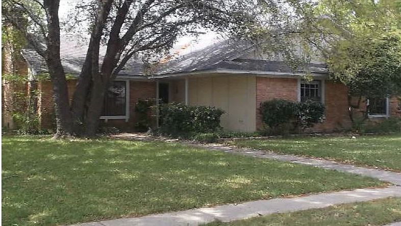 1st image of 461 Lindenwood Ln W