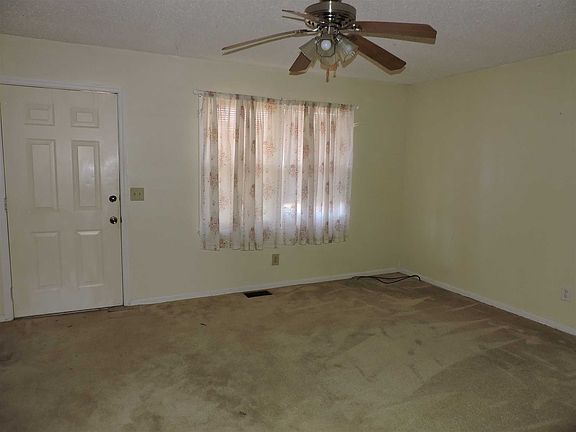 5th image of 2326 Rosalyn Dr