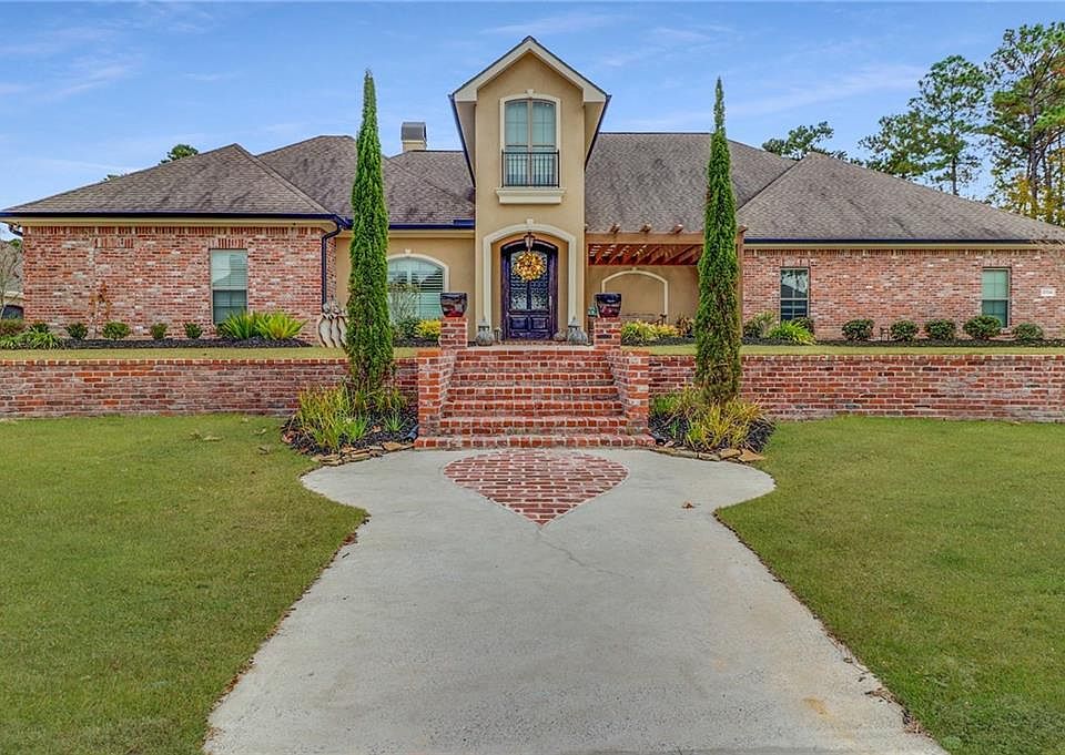 1st image of 2704 Roberts Ct