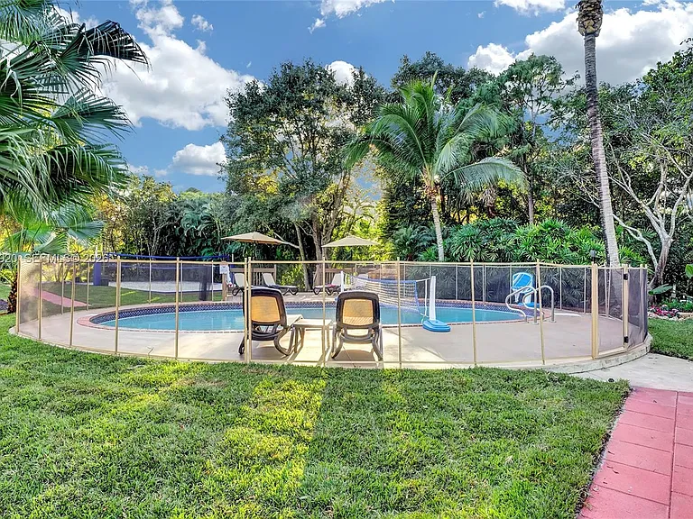 14330 SW 20th St — Photo 3