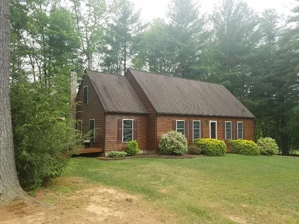 19 Omaha Ln, Galax, VA 24333