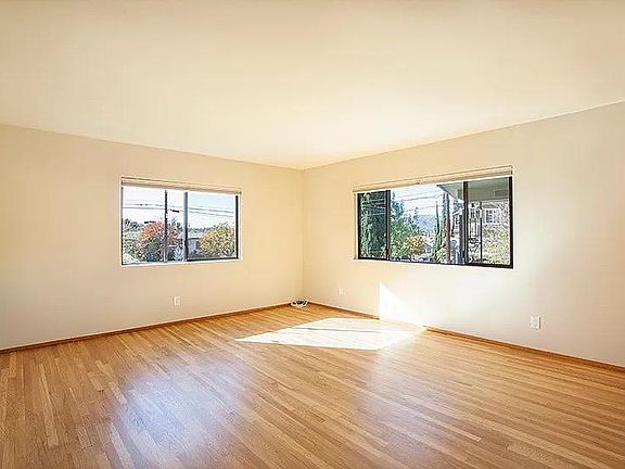 4th image of 3308 Carlyle St