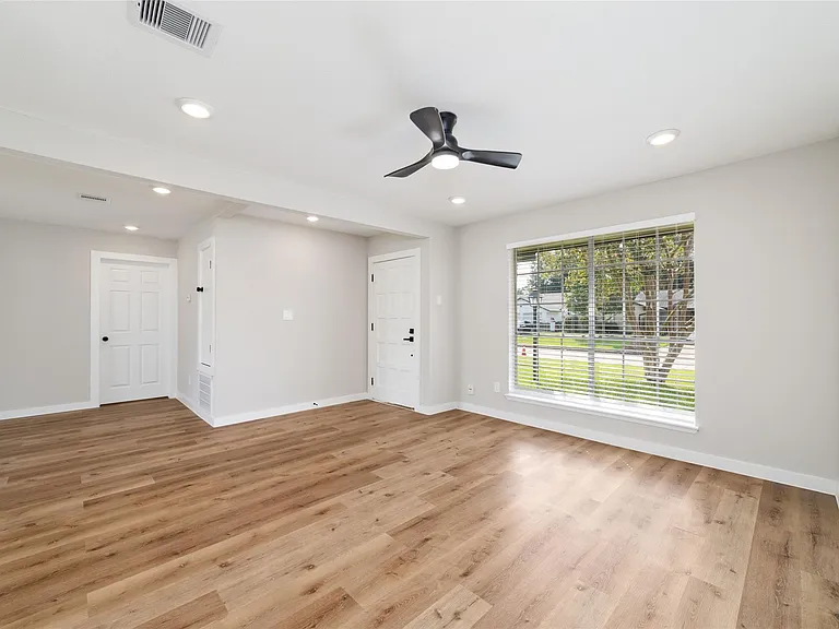 7706 Deadwood Dr — Photo 5