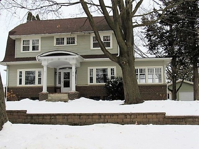 1st image of 618 W 1st St
