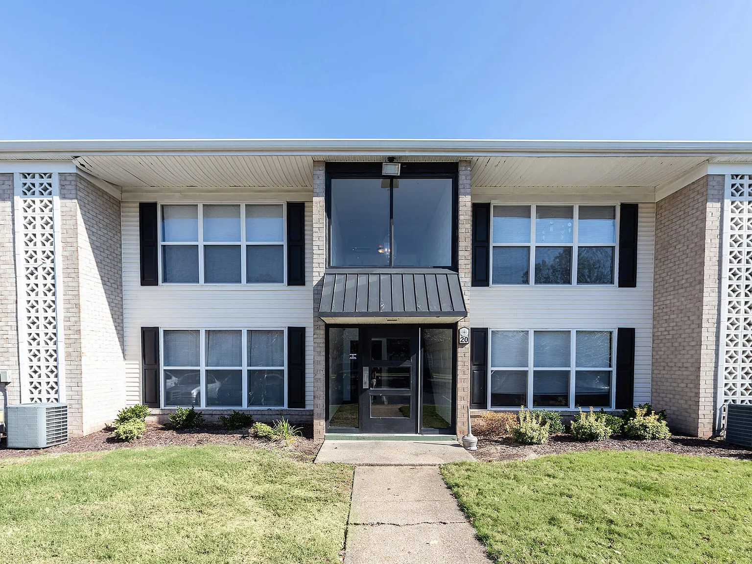 Newport Landing Apartments — Photo 4