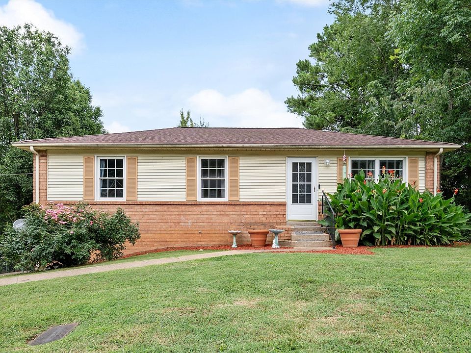 1st image of 117 Mimosa Dr