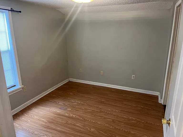 309 S Welborn St — Photo 3