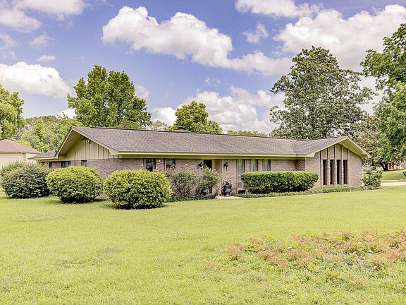 3rd image of 209 Pecan Blvd