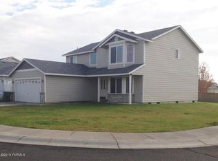 410 Willamette Ave, Moxee, WA 98936