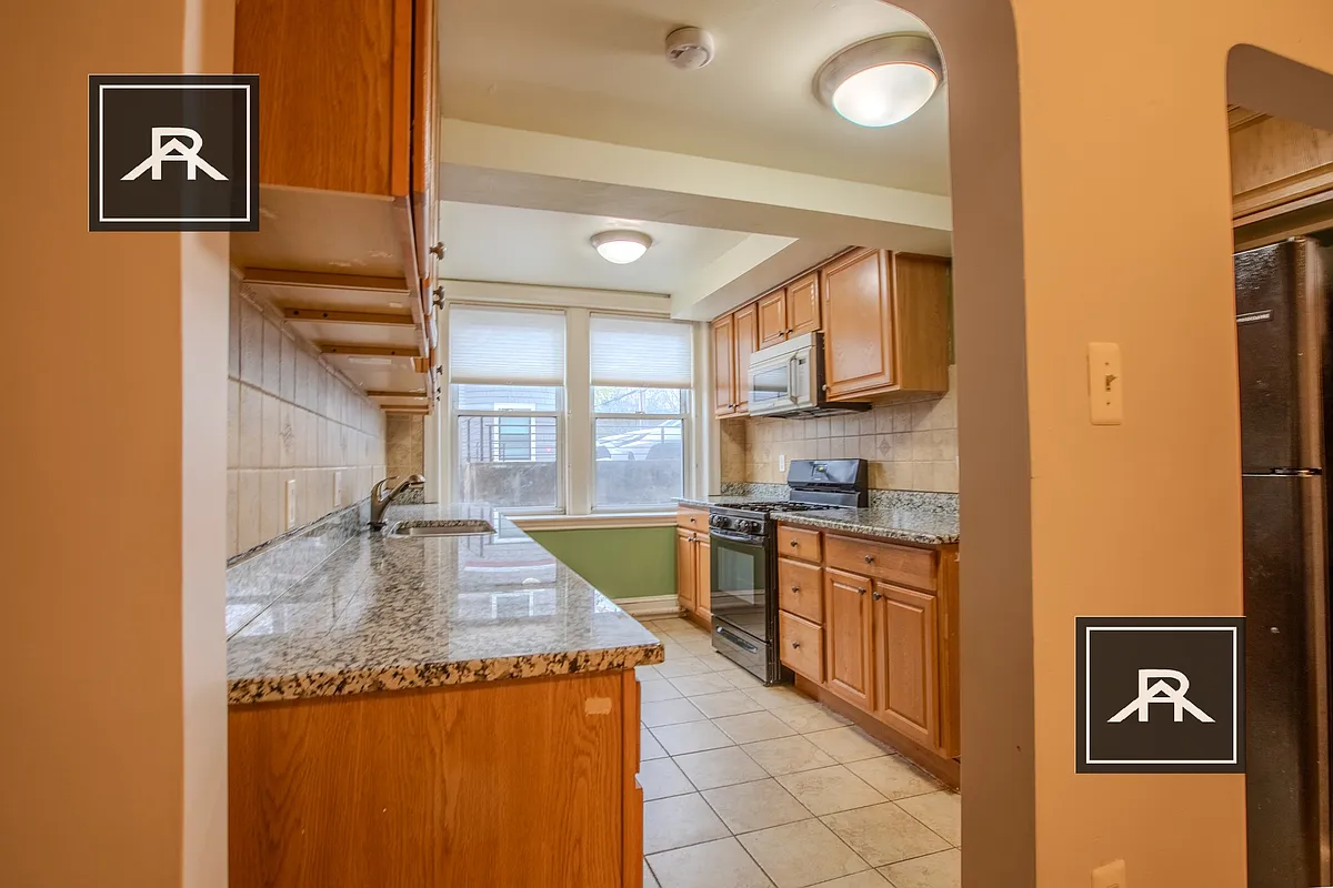 Building Photo - 119 Winthrop Rd #12C