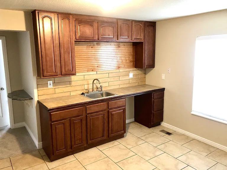 1720 W Dixie Pl — Photo 8