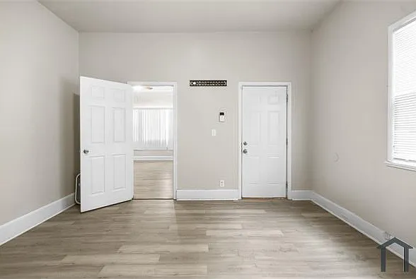 1211 W 30th St — Photo 5