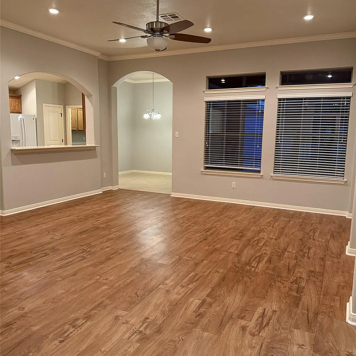 4 bed, 2.0 bath, 1915 sqft, $2,495 — Photo 3