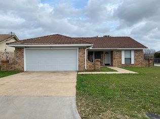 241 Kalmia Dr, Arlington, TX 76018