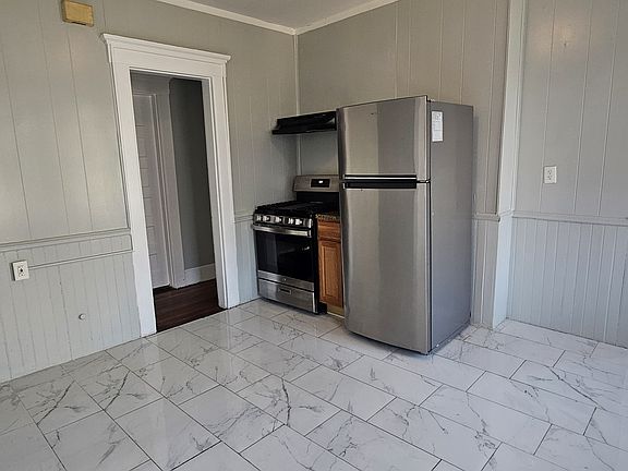 3rd image of 63 Ellsworth Ave #2