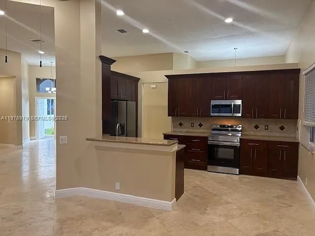 1290 Camellia Ln — Photo 4