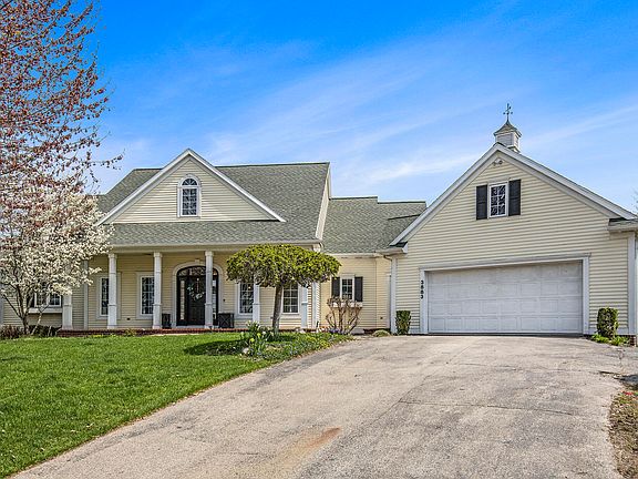 3rd image of 3883 Shorewood Ct SW
