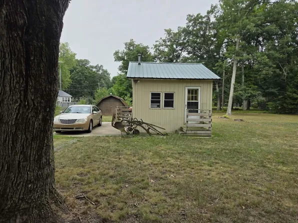 931 S Pierce Rd, White Cloud, MI 49349