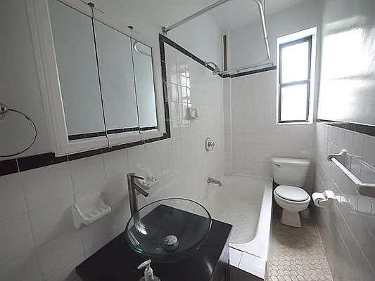 Rented by New York Residence | media 18