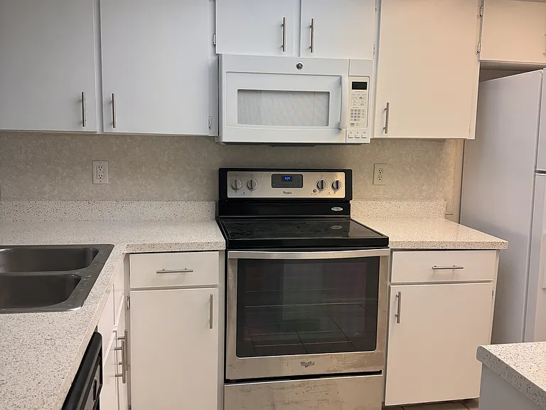 4111 SW 7th Pl — Photo 3