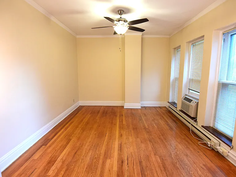 Greystone Court Apartments — Photo 7