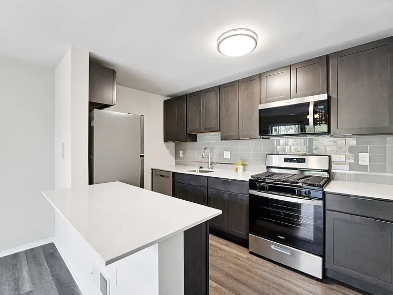 Ridge Gardens Apartments — Photo 15