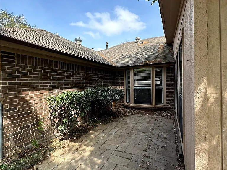228 S Pearson Ln — Photo 18
