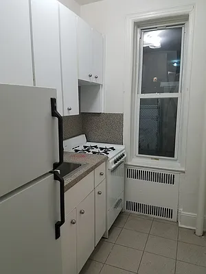 Rented by Max & Associates Realty Corp | media 14