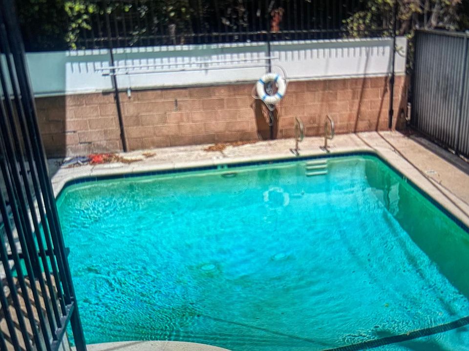 1st image of 628 S Ardmore Ave APT 12
