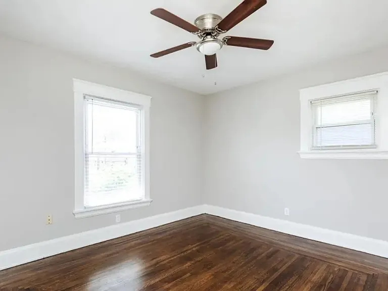 2556 Williams Ave — Photo 18