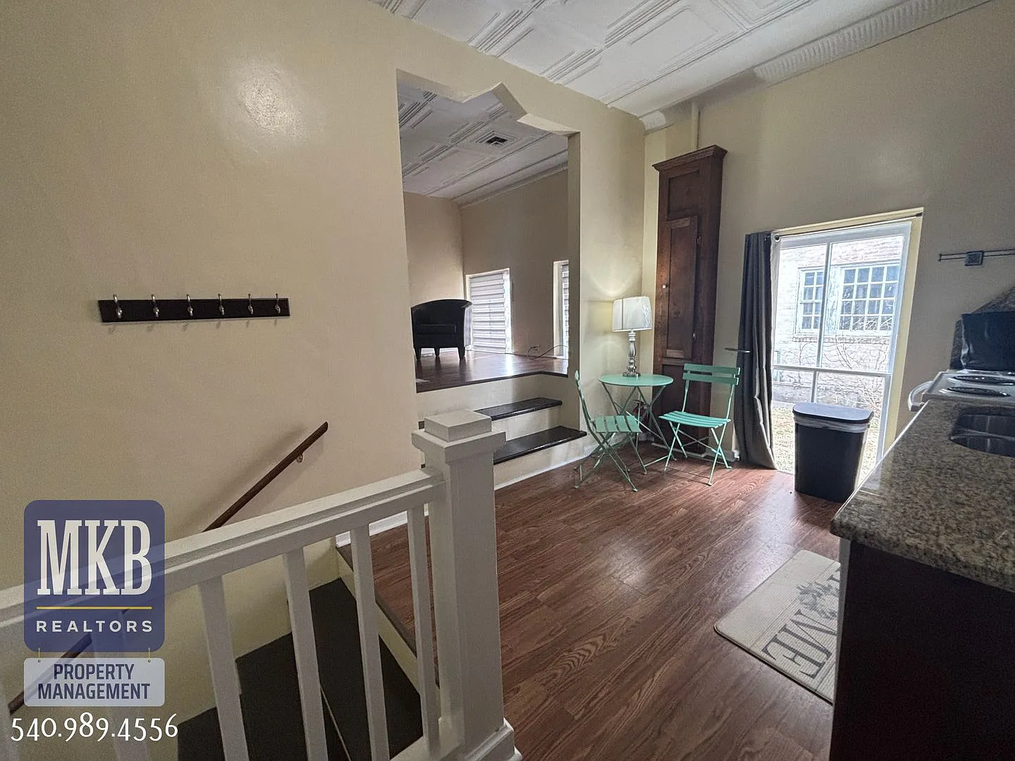 Fully Furnished - 17 South College Avenue - Charming Apartment — Photo 4