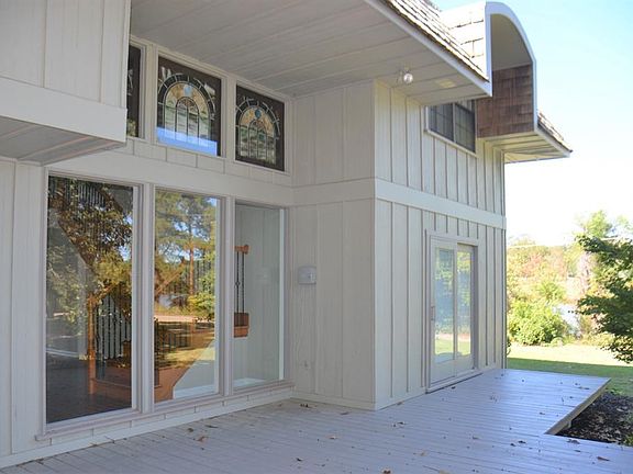 2nd image of 302 Lakewood Dr
