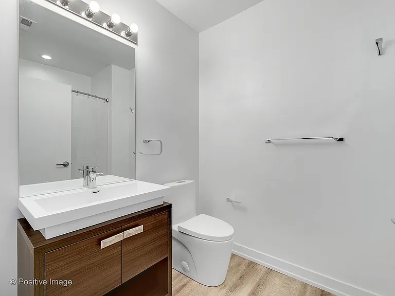 2100 Main St #206 — Photo 4