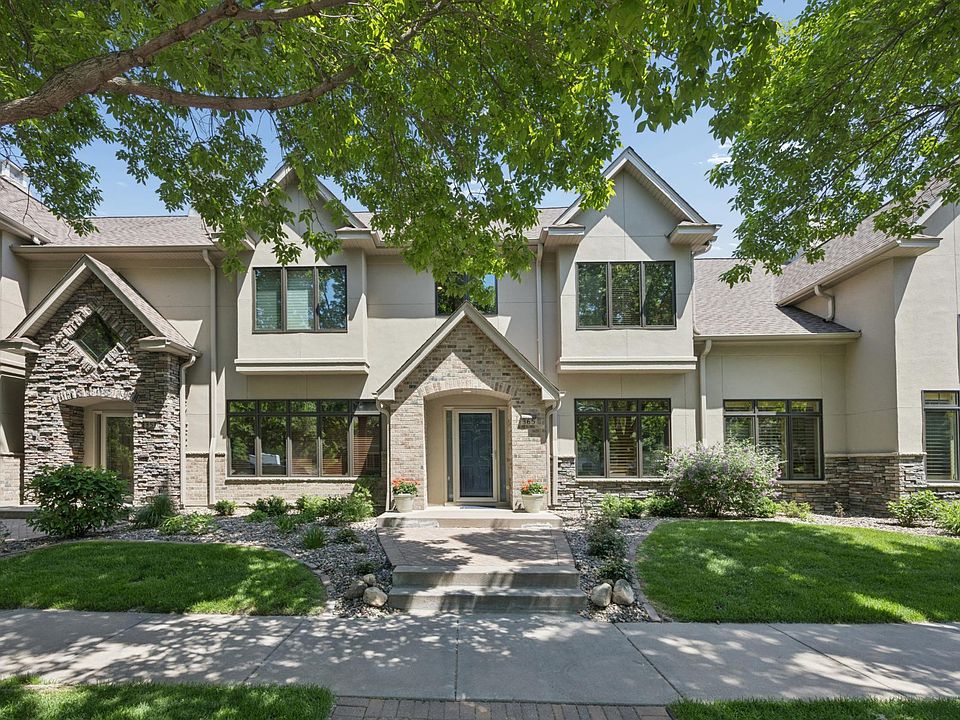 1st image of 365 Willoughby Way W