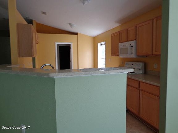 5th image of 936 Mason Dr