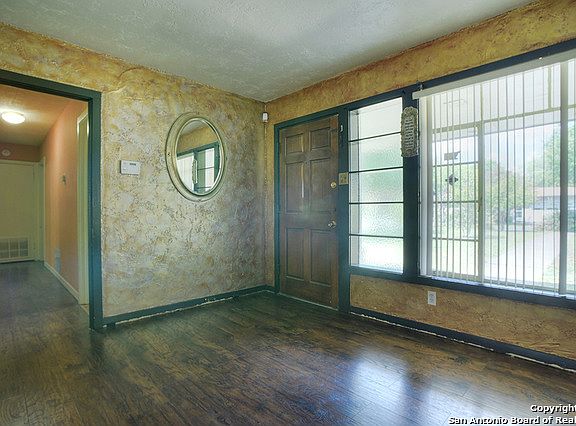 4th image of 150 Grotto Blvd