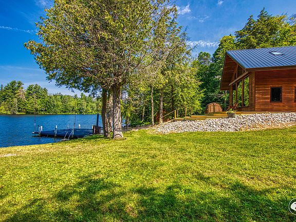 3rd image of 68 Hemlock Dr