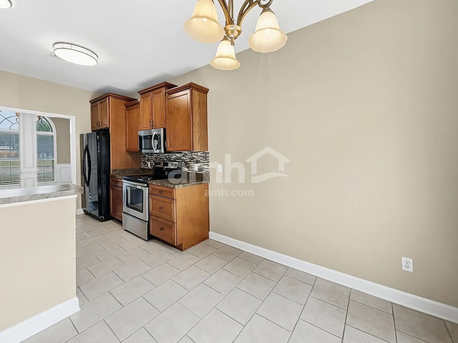 3 bed, 2.0 bath, 2160 sqft, $2,660 — Photo 4