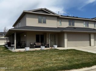 824 Compass Ln, Bismarck, ND 58504