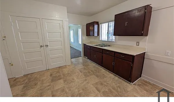 1155 W 39th St — Photo 23