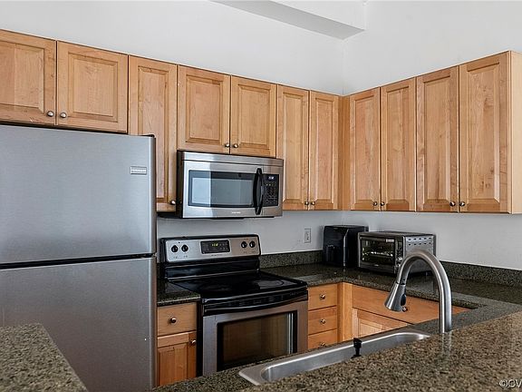 5th image of 1414 W Marshall St #U309