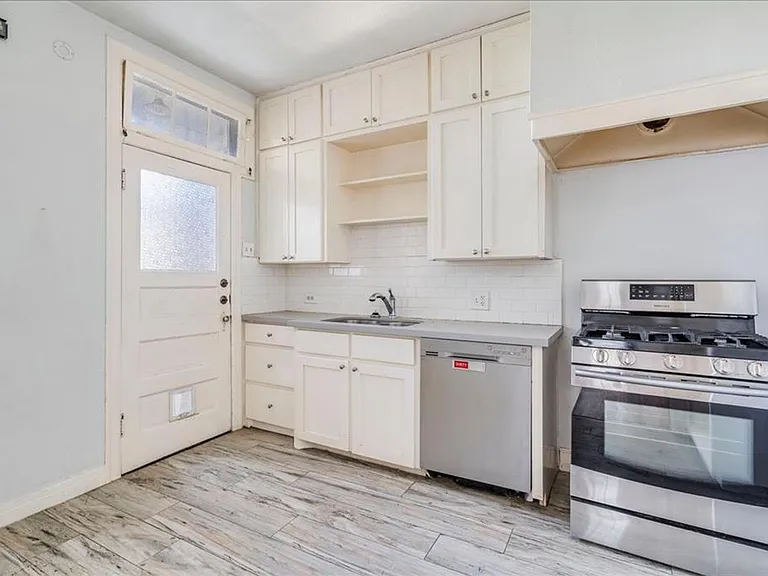 1916 Robbins Pl — Photo 8
