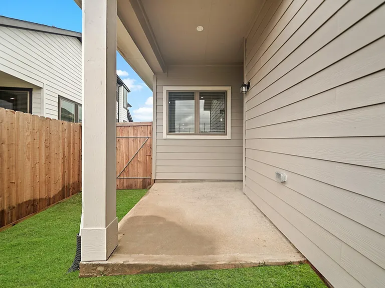 1547 Crystal Stream Dr — Photo 29