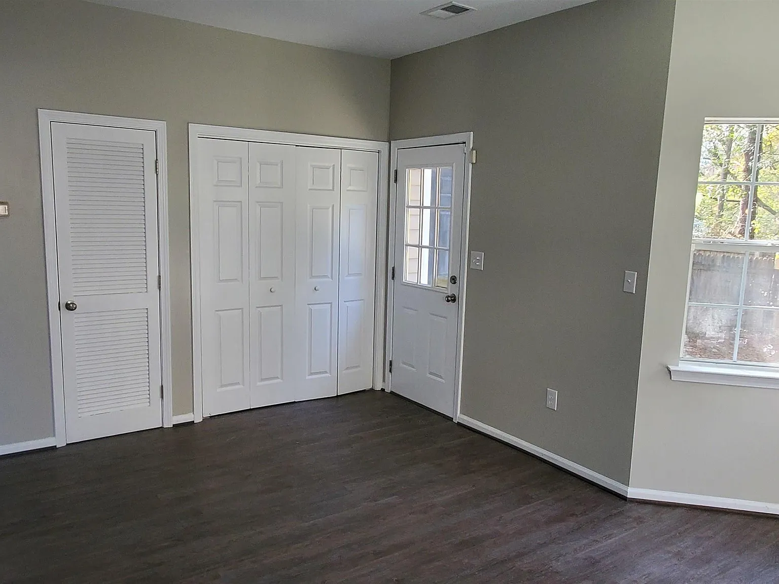 3 bed, 2.5 bath, $1,450 — Photo 3