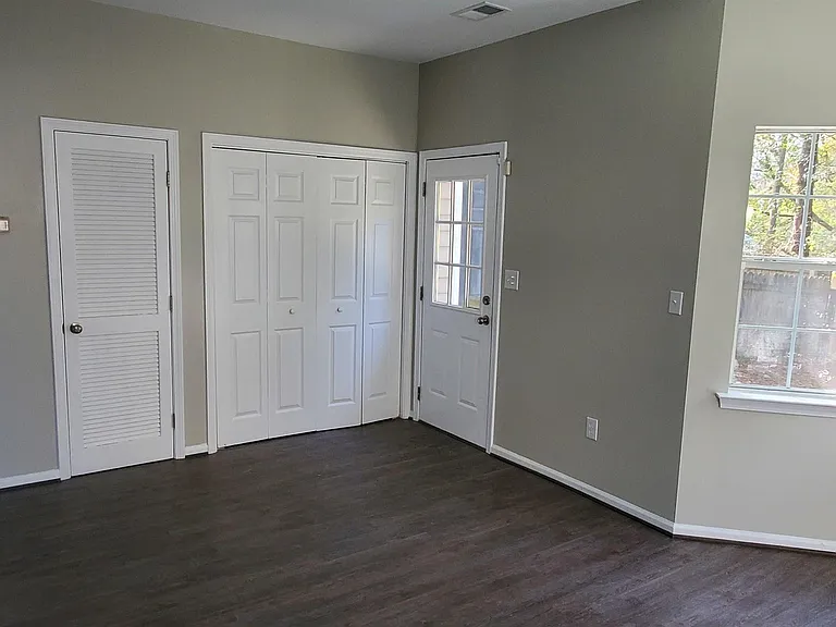 1617 King James Dr — Photo 3