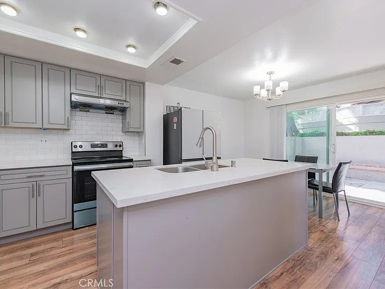 80 Stanford Ct #40 — Photo 10
