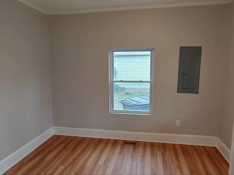 1323 Camden Ave — Photo 8