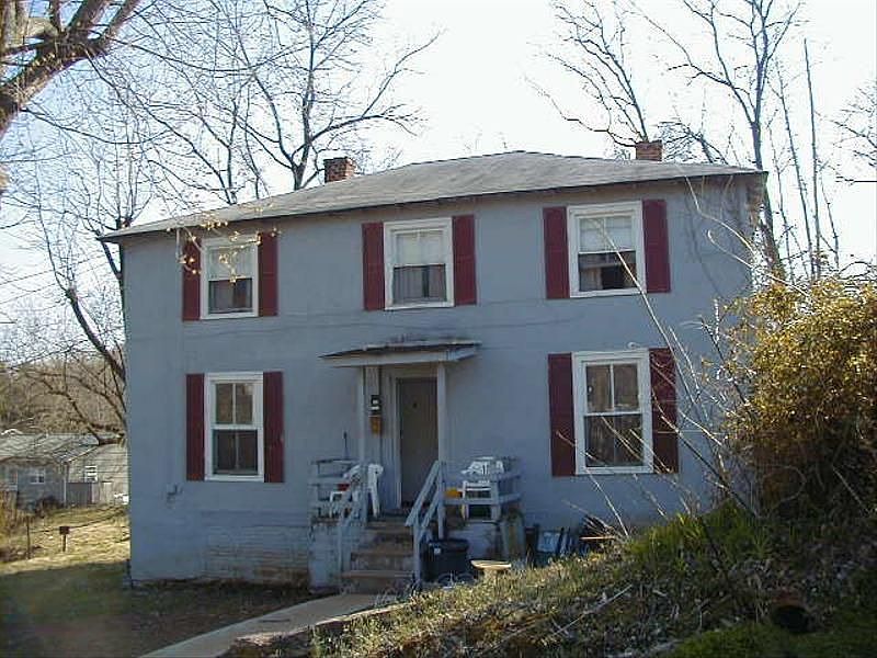 2nd image of 711 Elm St
